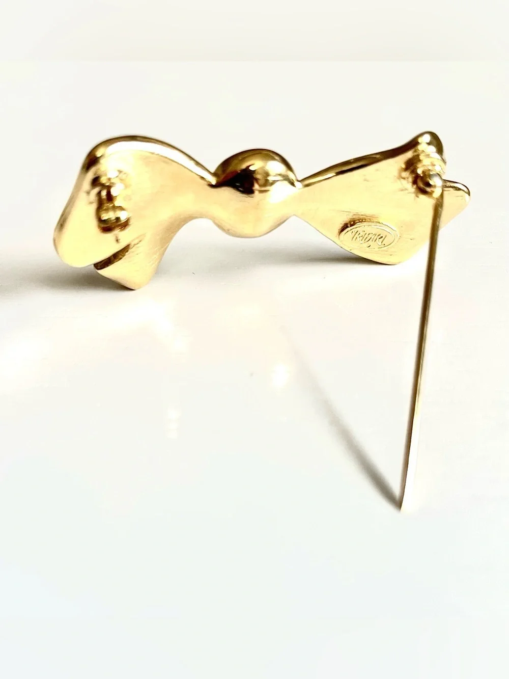 Trifari Vintage Black Enamel Bow Brooch Pin Sparkling Rhinestone Gold Tone Chic